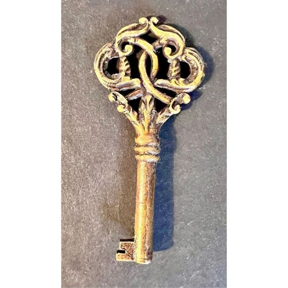 Vintage European Ornate Top Brass Skeleton Key - Picture 2 of 3
